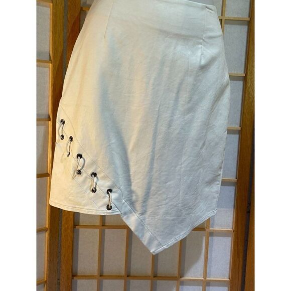 TOBIâSPâVeganâLeather AsymmetricalâSkirt - Picture 8 of 12